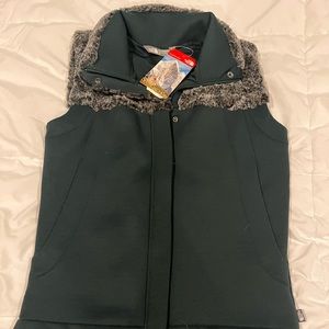 NWT, Women’s Northface Vest, Size M, Green